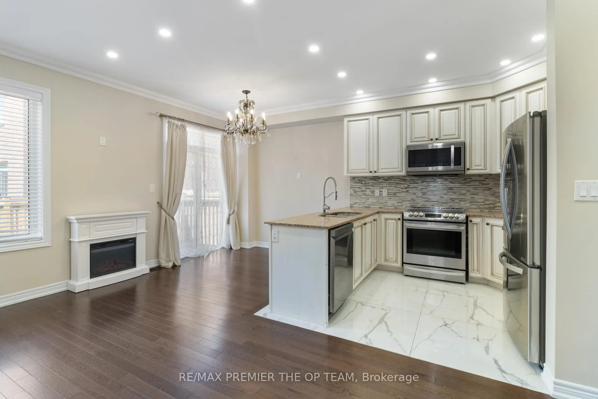 Photo 9 of 17 True Blue Crescent, Caledon, Bolton East — HOMEH