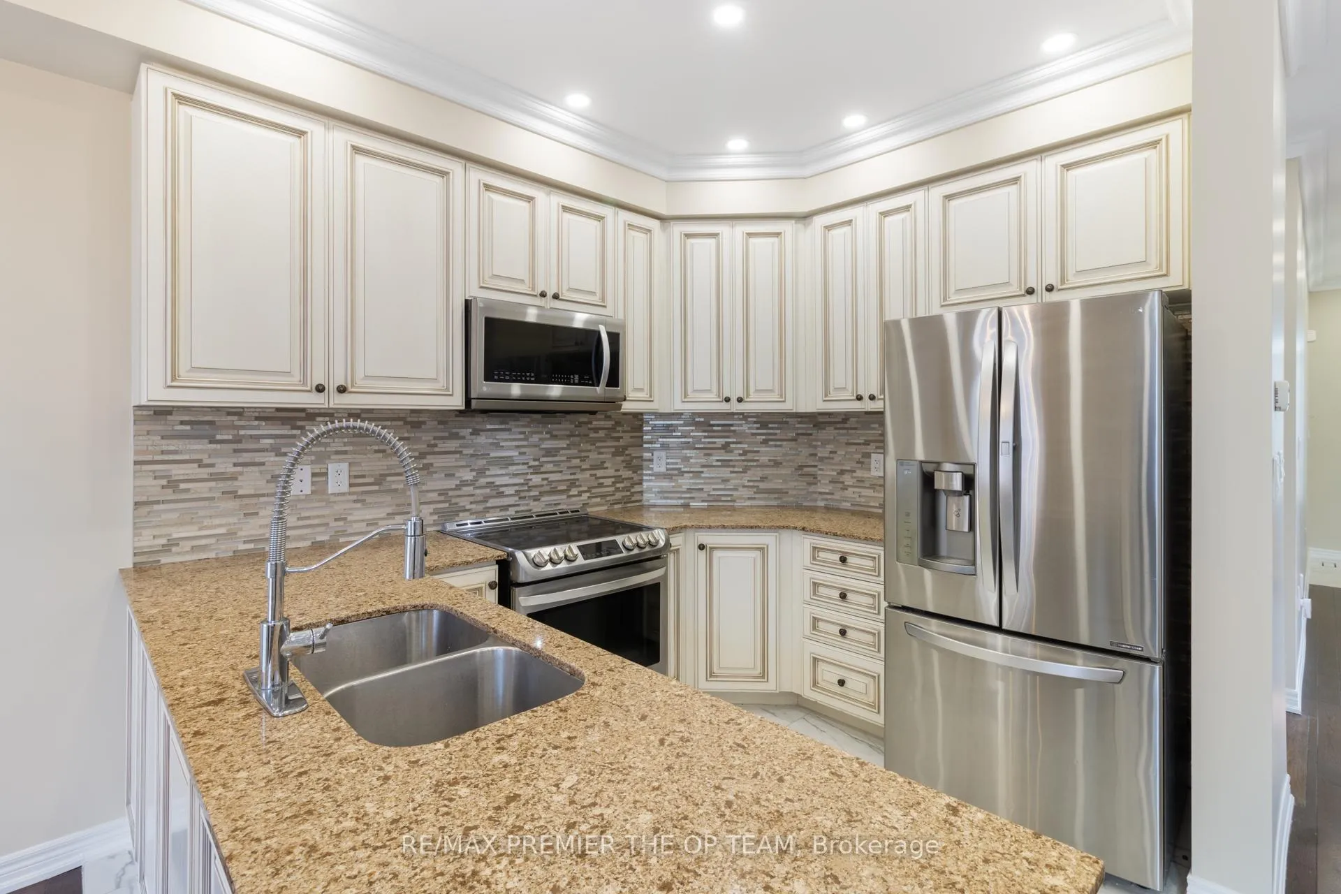 Photo 19 of 17 True Blue Crescent, Caledon, Bolton East — HOMEH