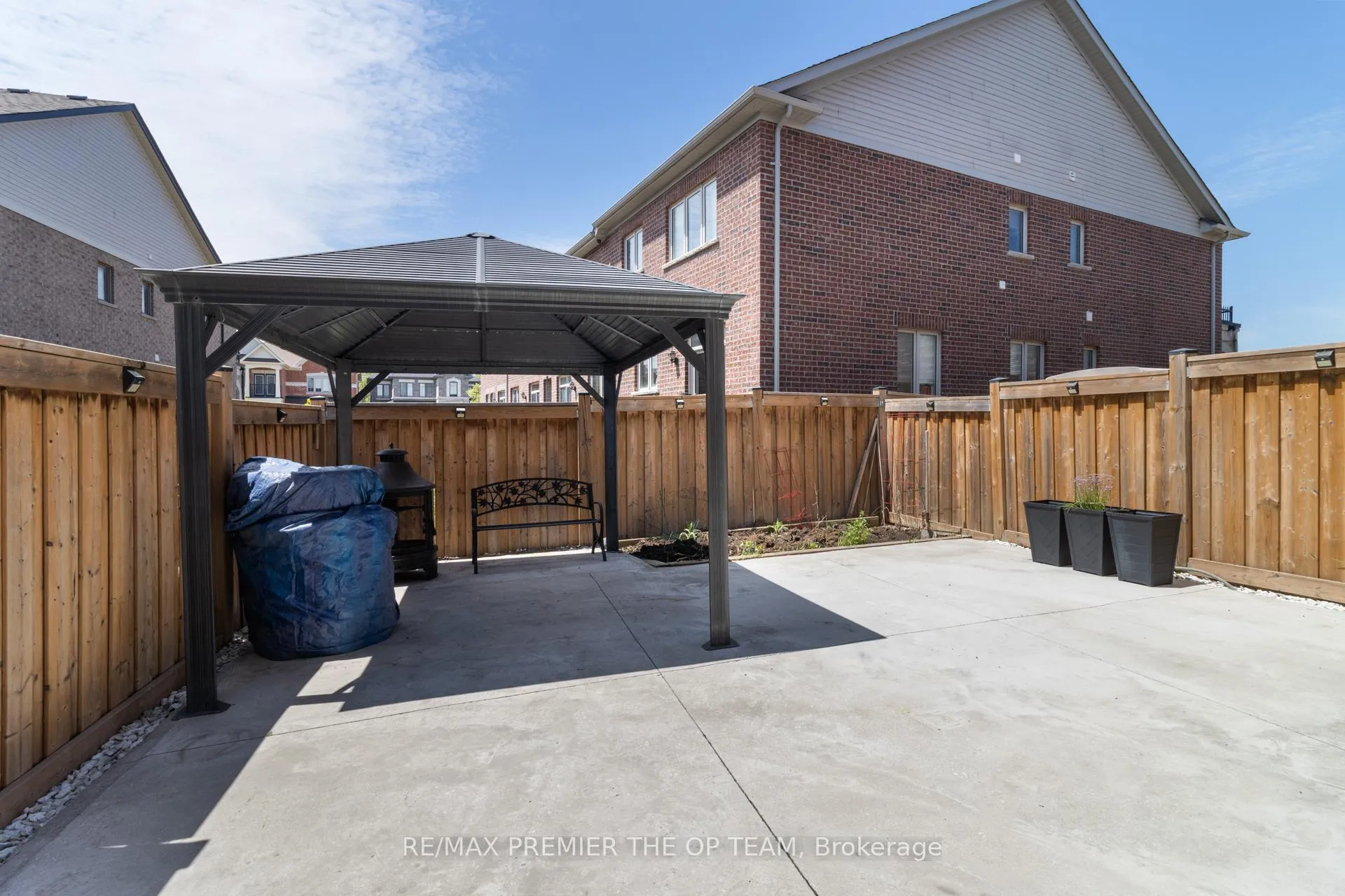 Photo 49 of 17 True Blue Crescent, Caledon, Bolton East — HOMEH