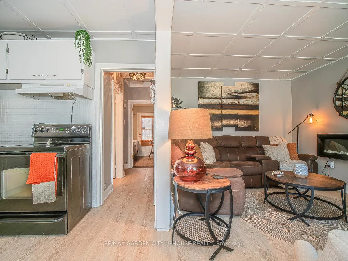 Photo 6 of 14 Spruce Street, St. Catharines, Downtown — HOMEH