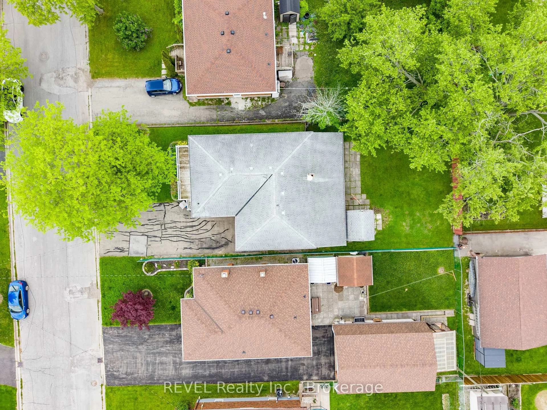 Photo 3 of 247 Kilgour Avenue, Welland, Broadway — HOMEH