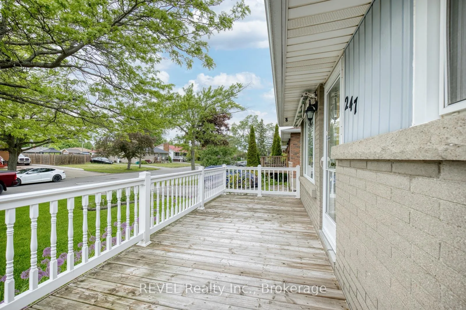 Photo 5 of 247 Kilgour Avenue, Welland, Broadway — HOMEH