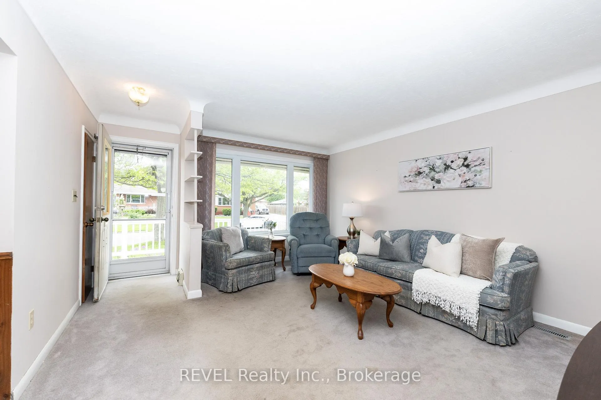 Photo 9 of 247 Kilgour Avenue, Welland, Broadway — HOMEH