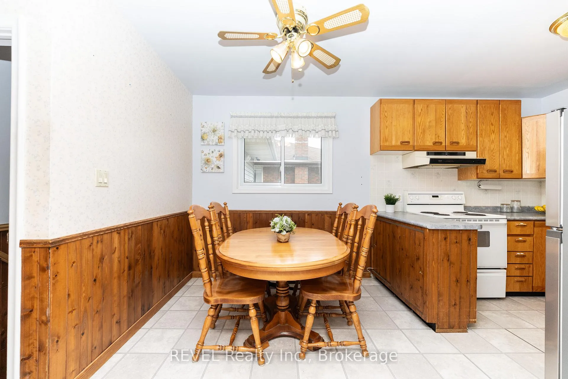 Photo 11 of 247 Kilgour Avenue, Welland, Broadway — HOMEH
