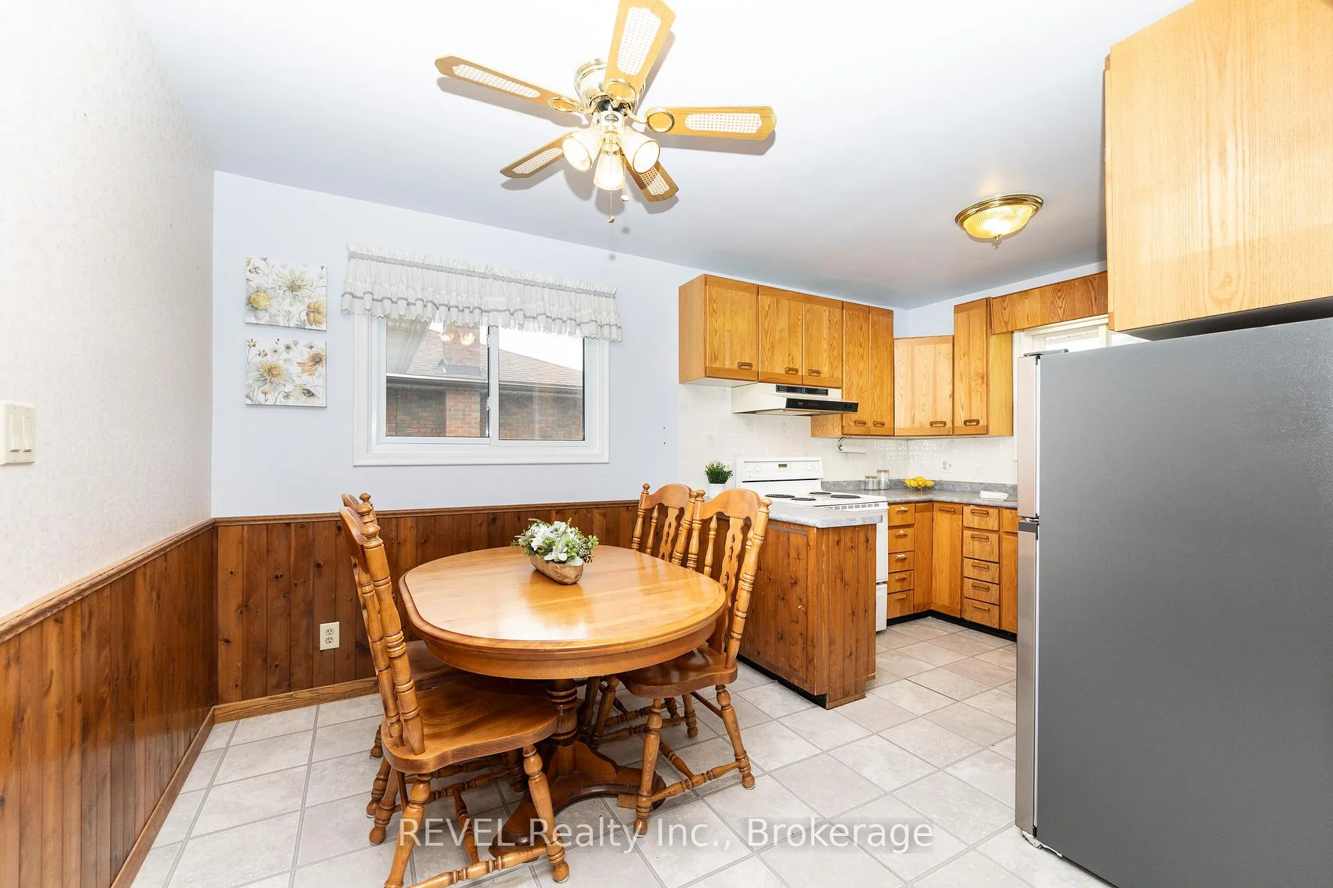 Photo 12 of 247 Kilgour Avenue, Welland, Broadway — HOMEH