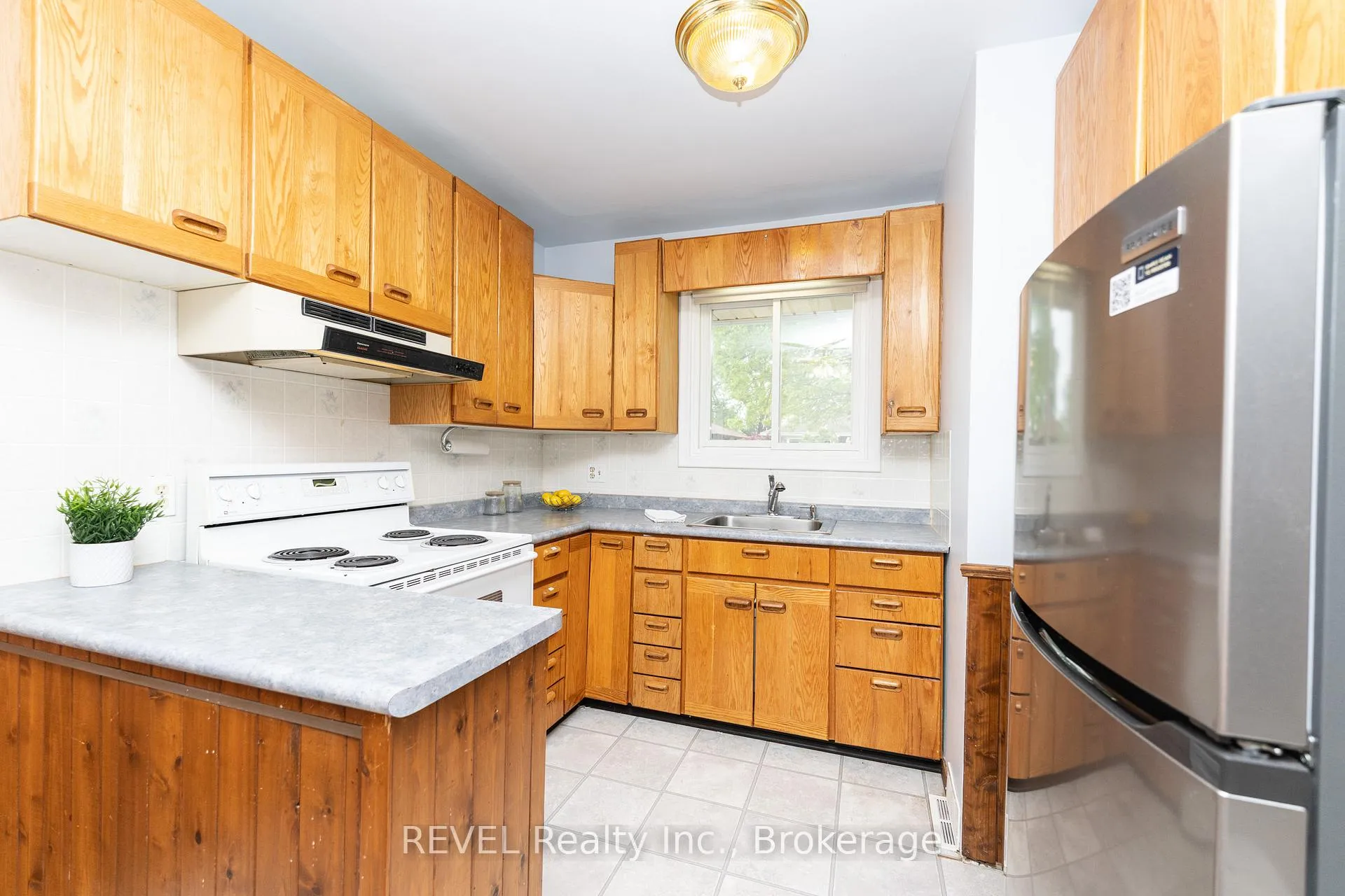 Photo 13 of 247 Kilgour Avenue, Welland, Broadway — HOMEH