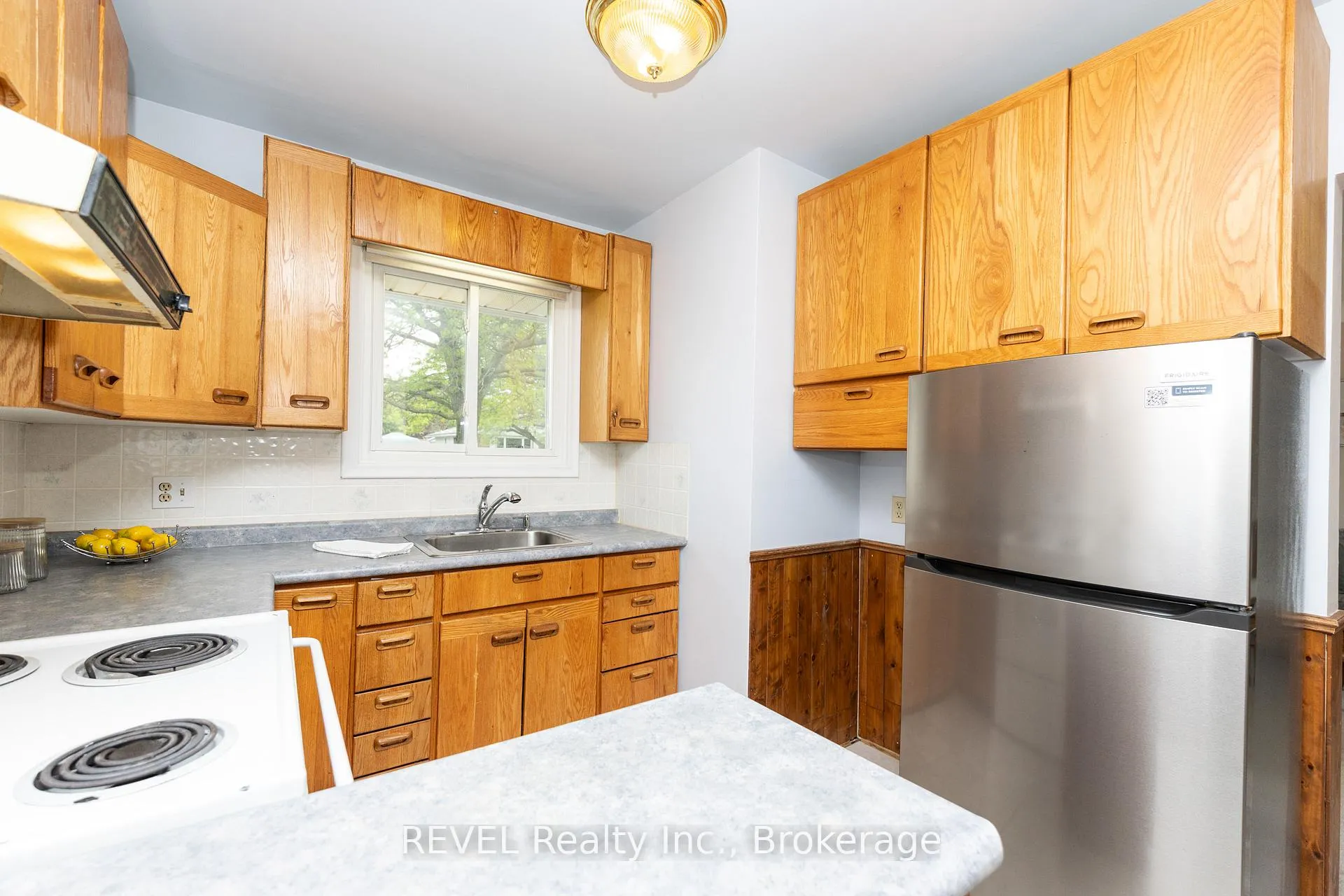 Photo 14 of 247 Kilgour Avenue, Welland, Broadway — HOMEH