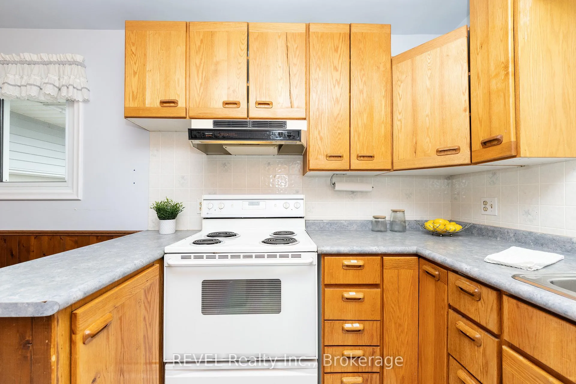 Photo 15 of 247 Kilgour Avenue, Welland, Broadway — HOMEH