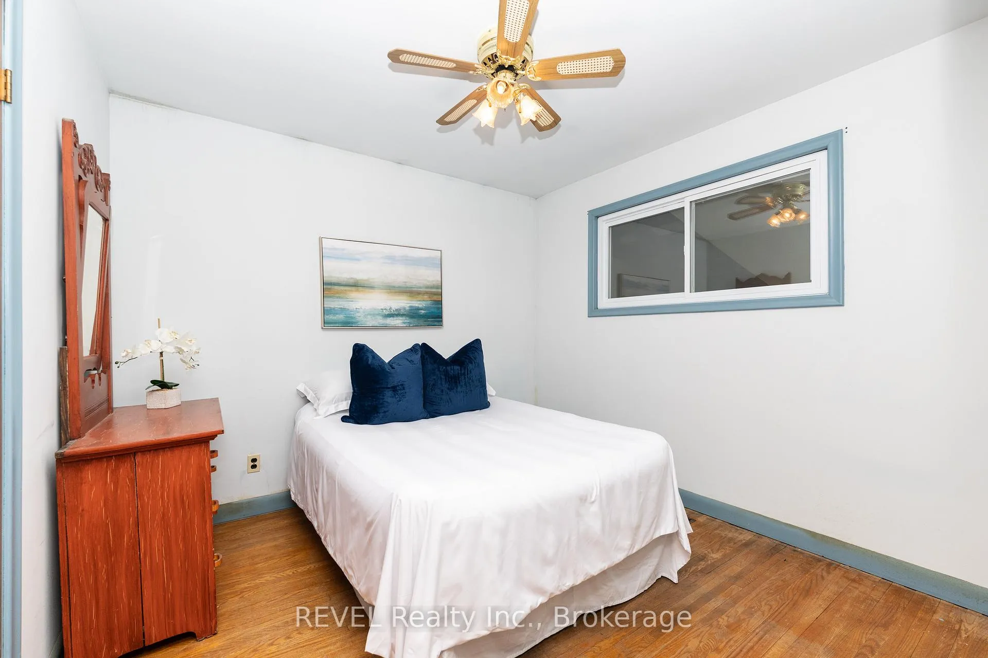 Photo 21 of 247 Kilgour Avenue, Welland, Broadway — HOMEH