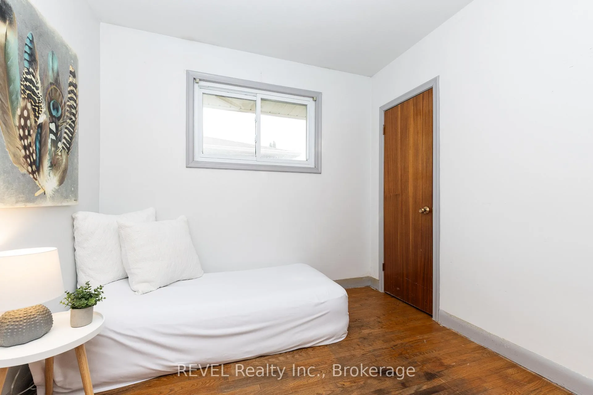 Photo 25 of 247 Kilgour Avenue, Welland, Broadway — HOMEH
