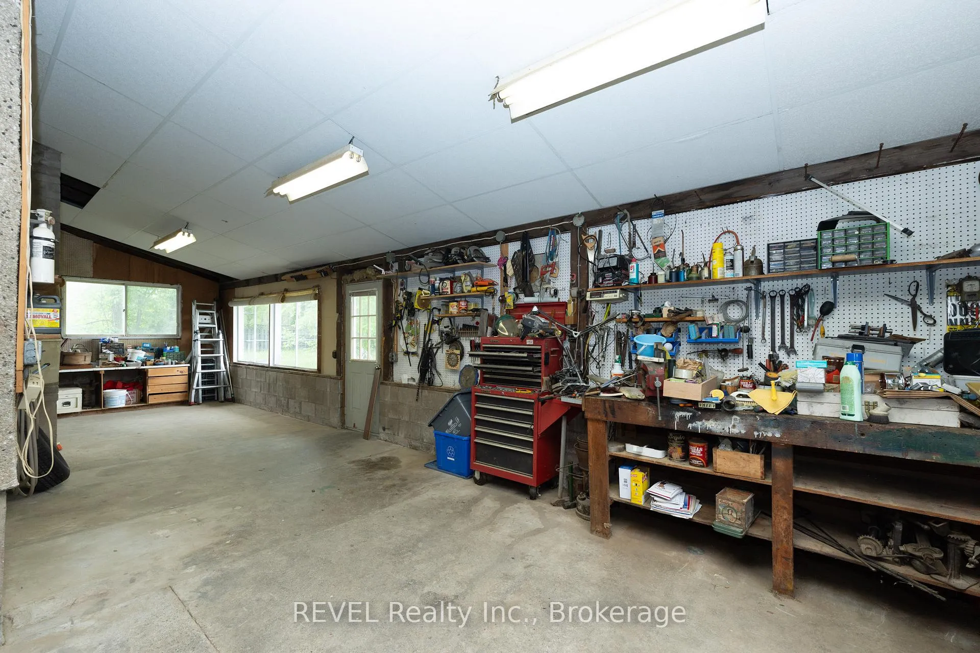 Photo 33 of 247 Kilgour Avenue, Welland, Broadway — HOMEH