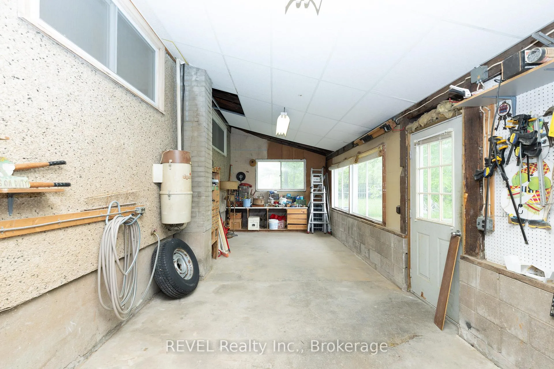Photo 34 of 247 Kilgour Avenue, Welland, Broadway — HOMEH