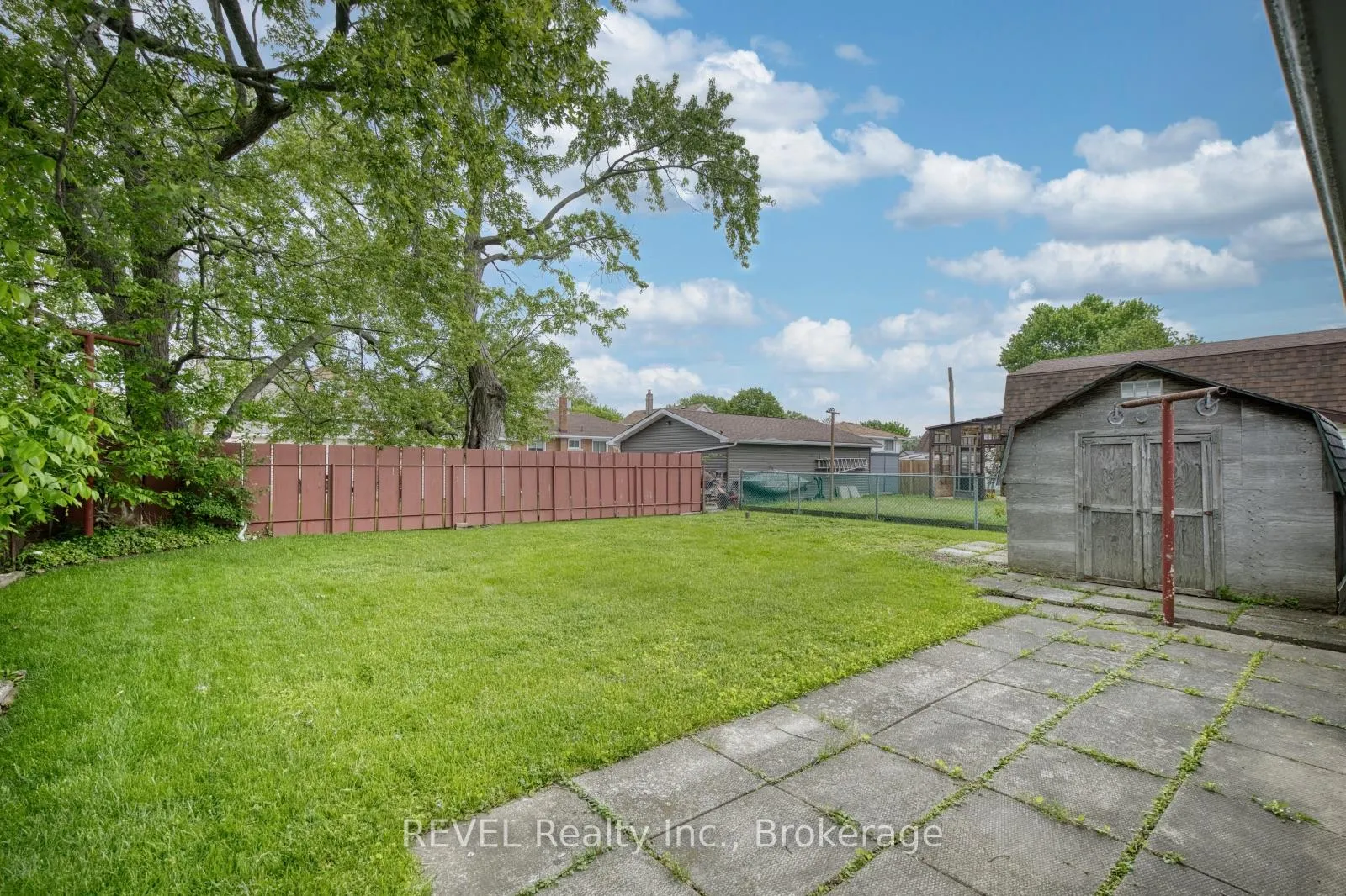 Photo 35 of 247 Kilgour Avenue, Welland, Broadway — HOMEH