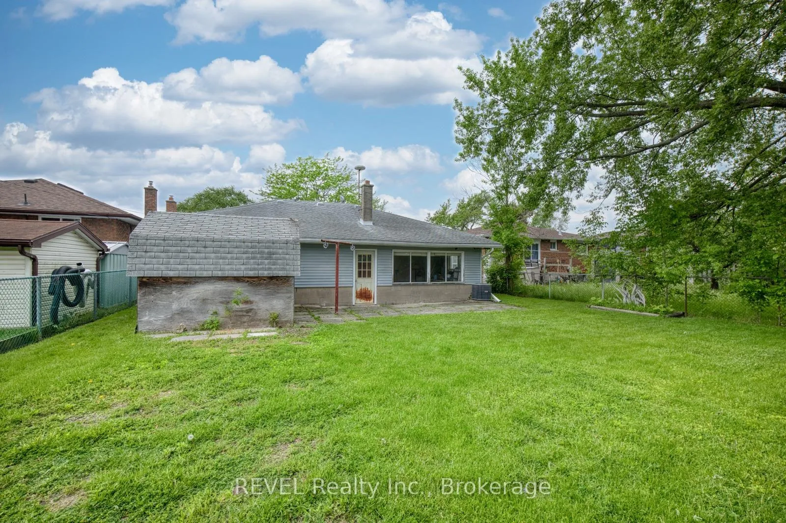 Photo 36 of 247 Kilgour Avenue, Welland, Broadway — HOMEH