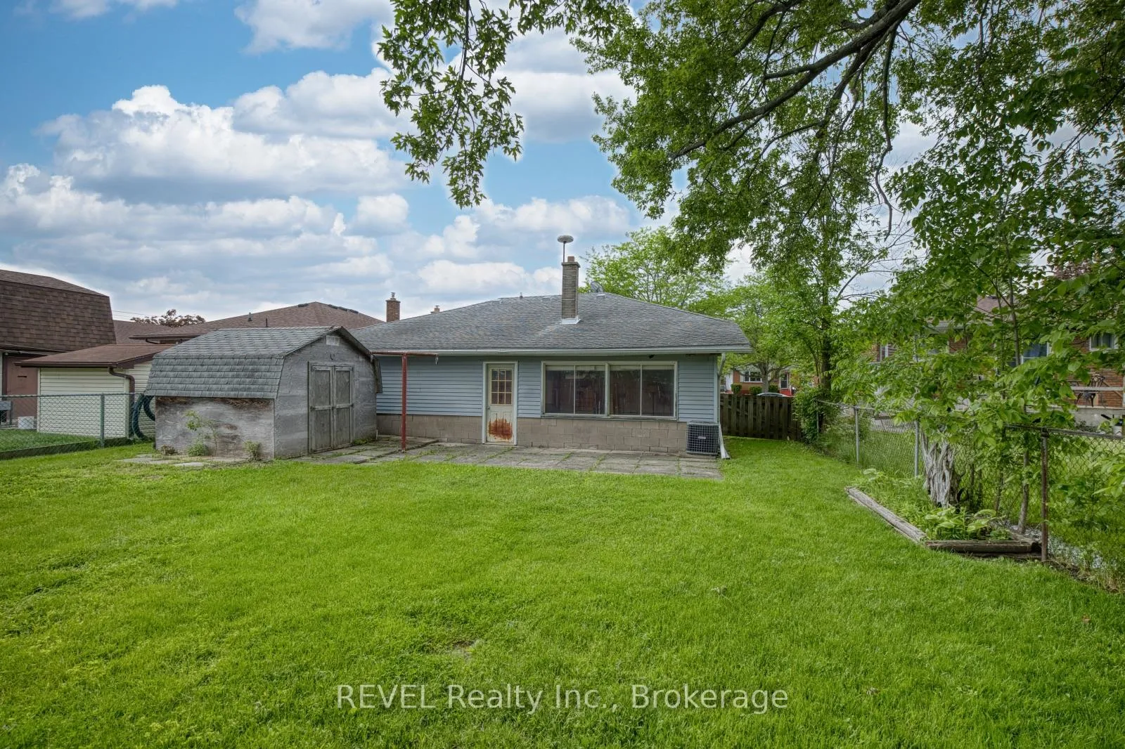 Photo 37 of 247 Kilgour Avenue, Welland, Broadway — HOMEH