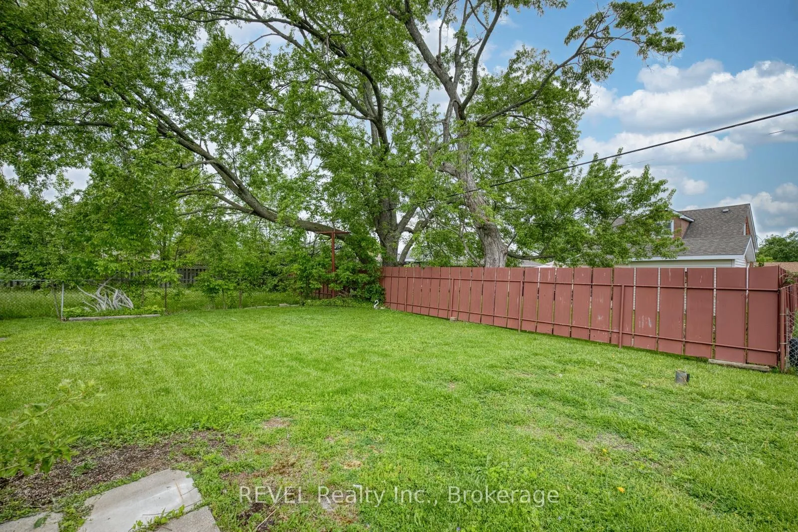 Photo 38 of 247 Kilgour Avenue, Welland, Broadway — HOMEH