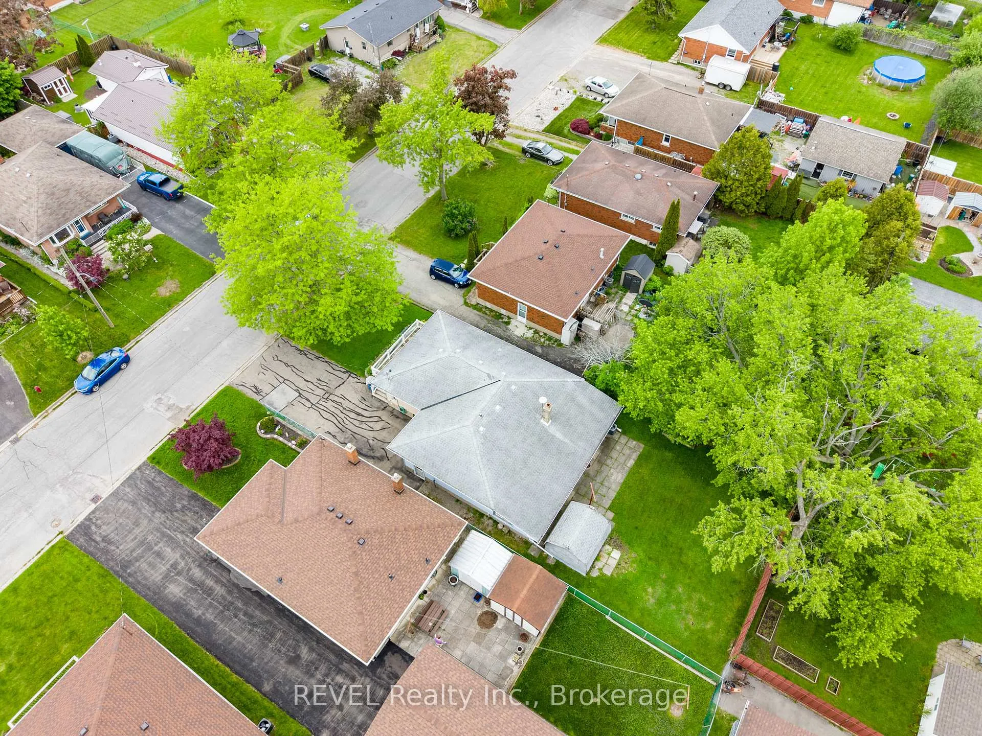 Photo 39 of 247 Kilgour Avenue, Welland, Broadway — HOMEH