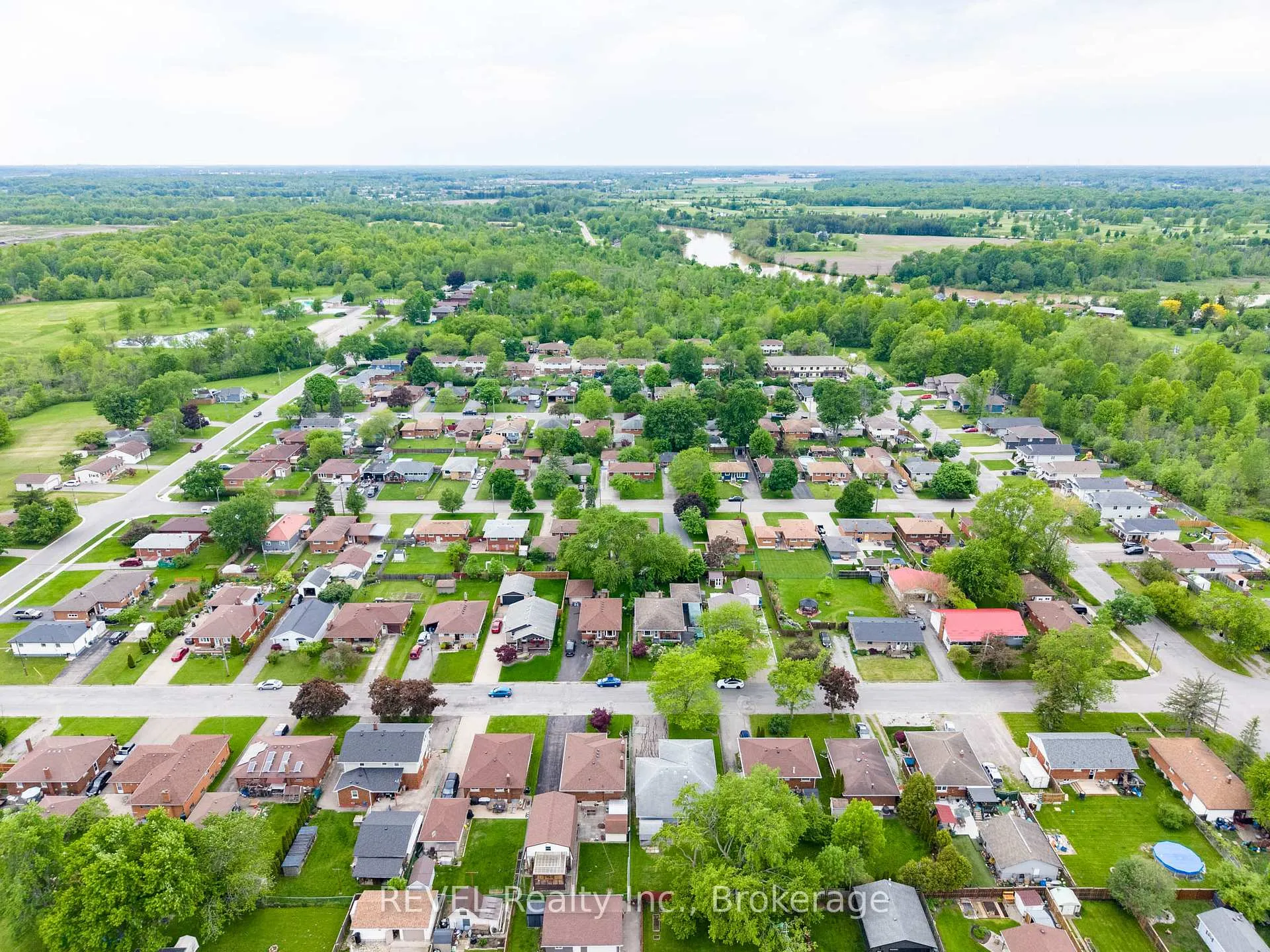 Photo 40 of 247 Kilgour Avenue, Welland, Broadway — HOMEH
