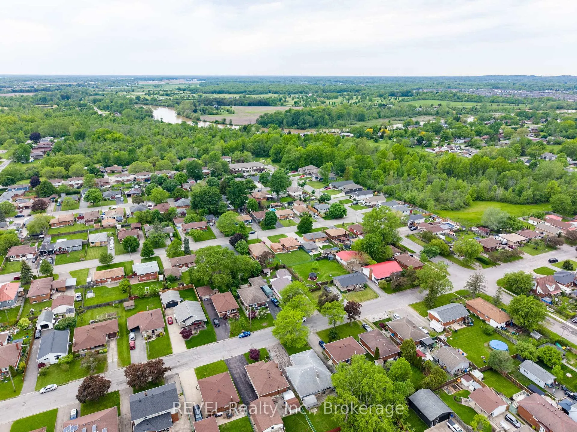 Photo 41 of 247 Kilgour Avenue, Welland, Broadway — HOMEH
