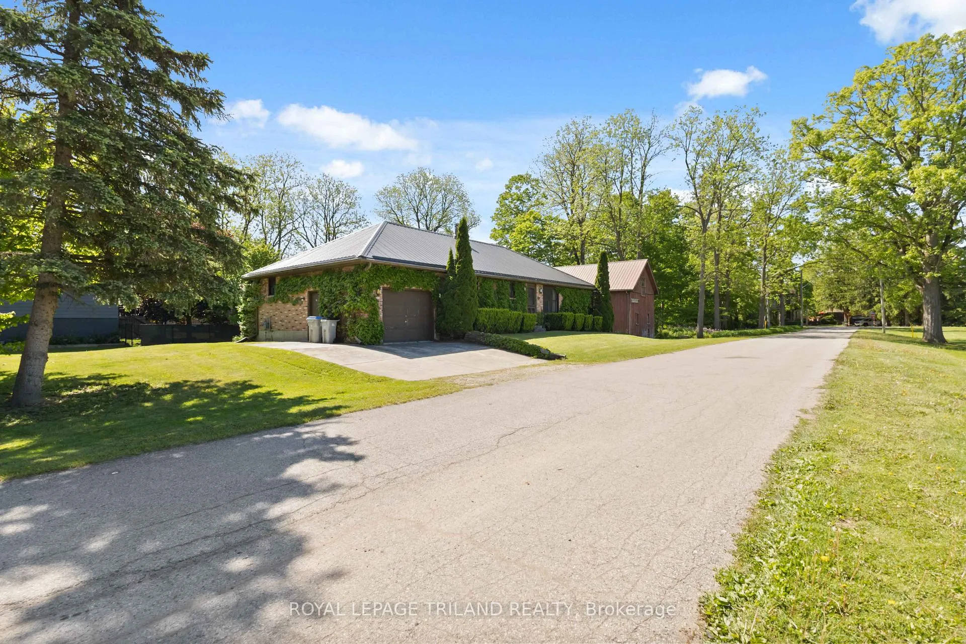 Photo 2 of 271 Anna Street, North Middlesex, Parkhill — HOMEH