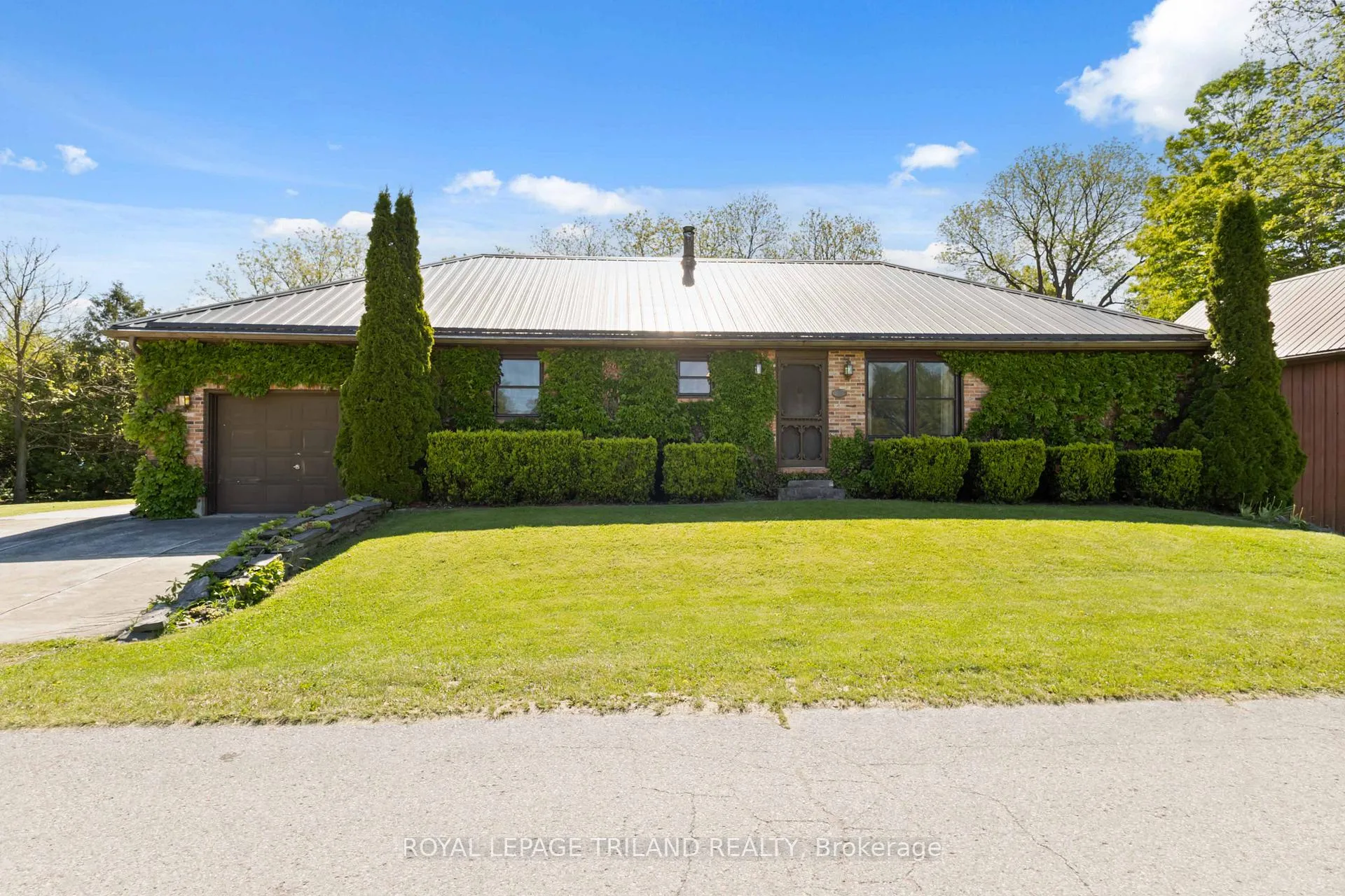 Photo 4 of 271 Anna Street, North Middlesex, Parkhill — HOMEH