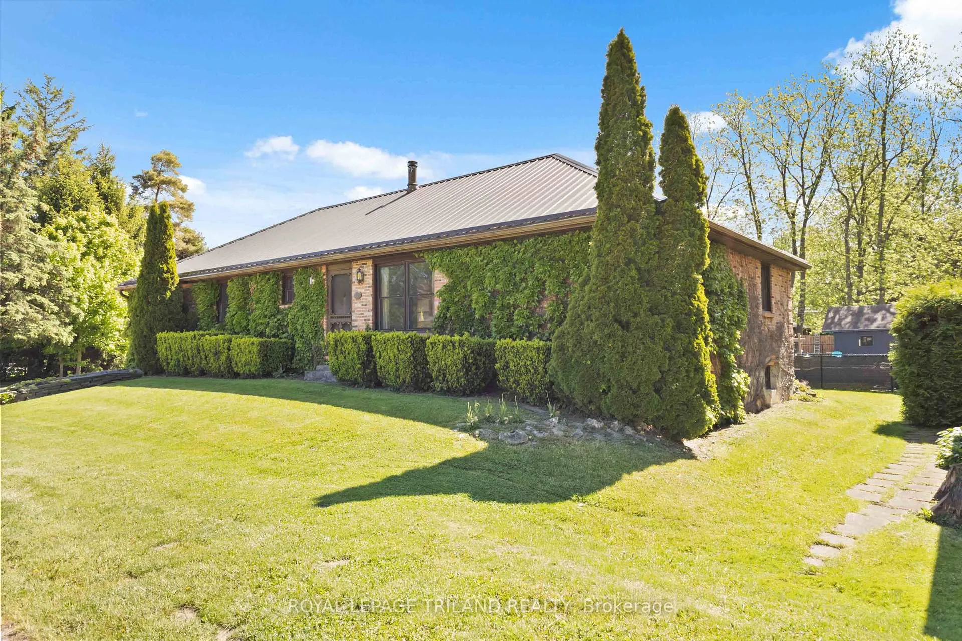 Photo 5 of 271 Anna Street, North Middlesex, Parkhill — HOMEH