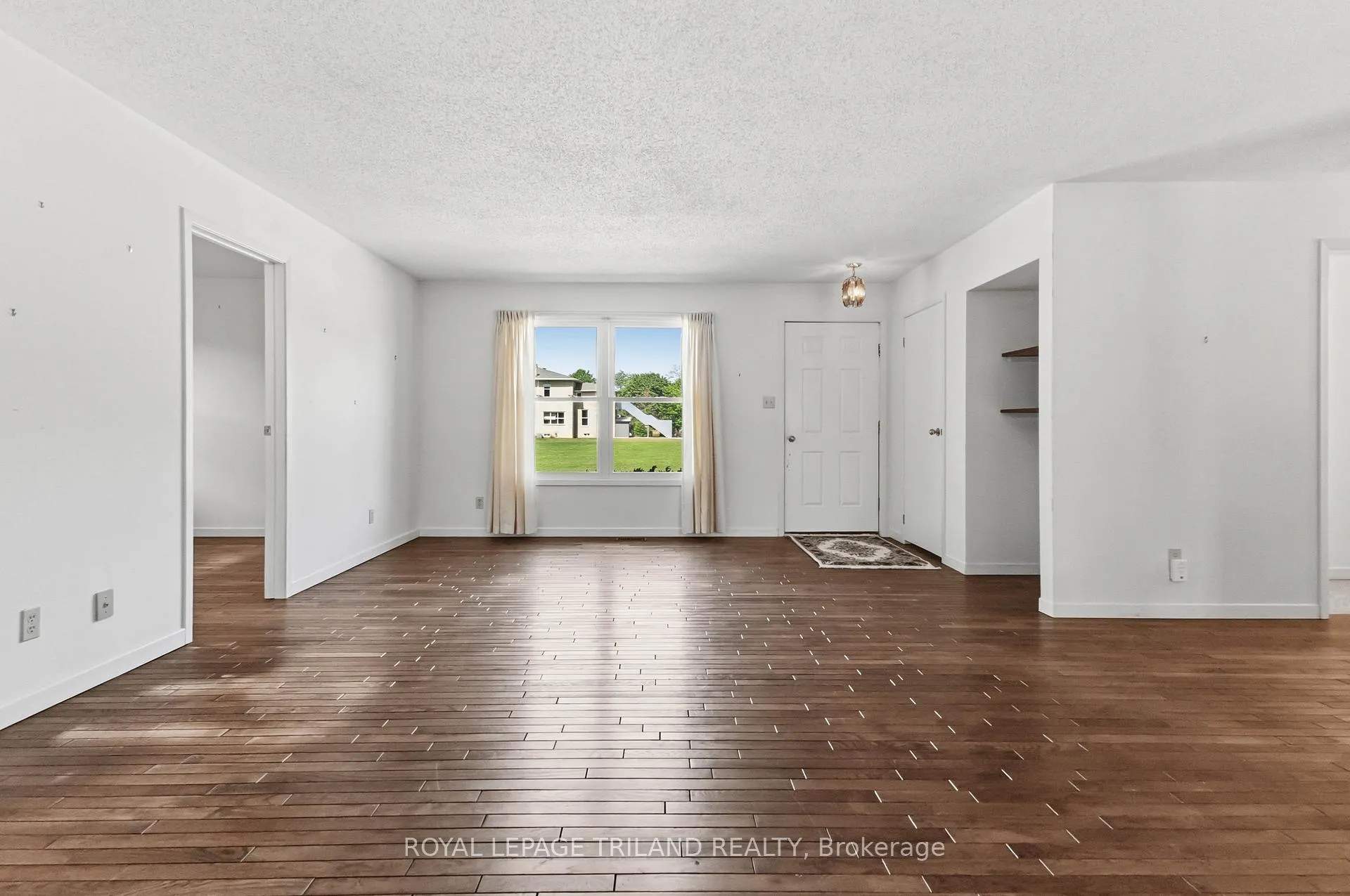 Photo 8 of 271 Anna Street, North Middlesex, Parkhill — HOMEH