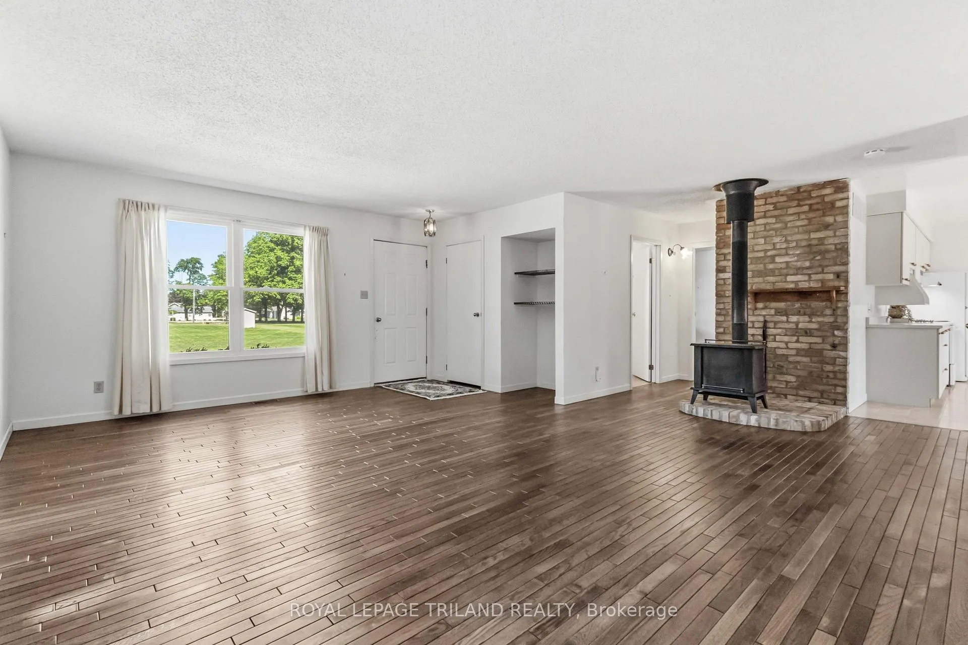 Photo 10 of 271 Anna Street, North Middlesex, Parkhill — HOMEH