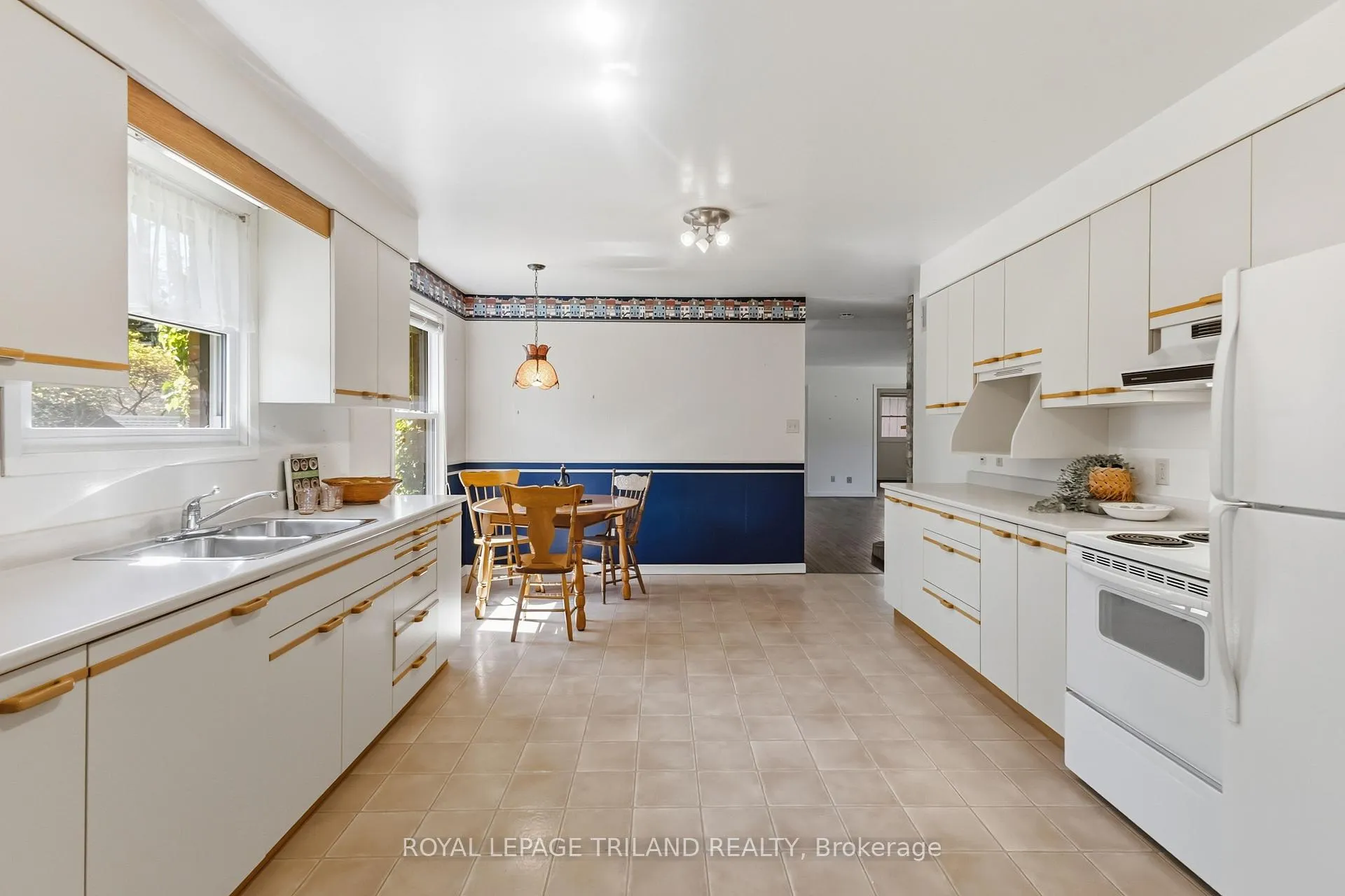 Photo 15 of 271 Anna Street, North Middlesex, Parkhill — HOMEH