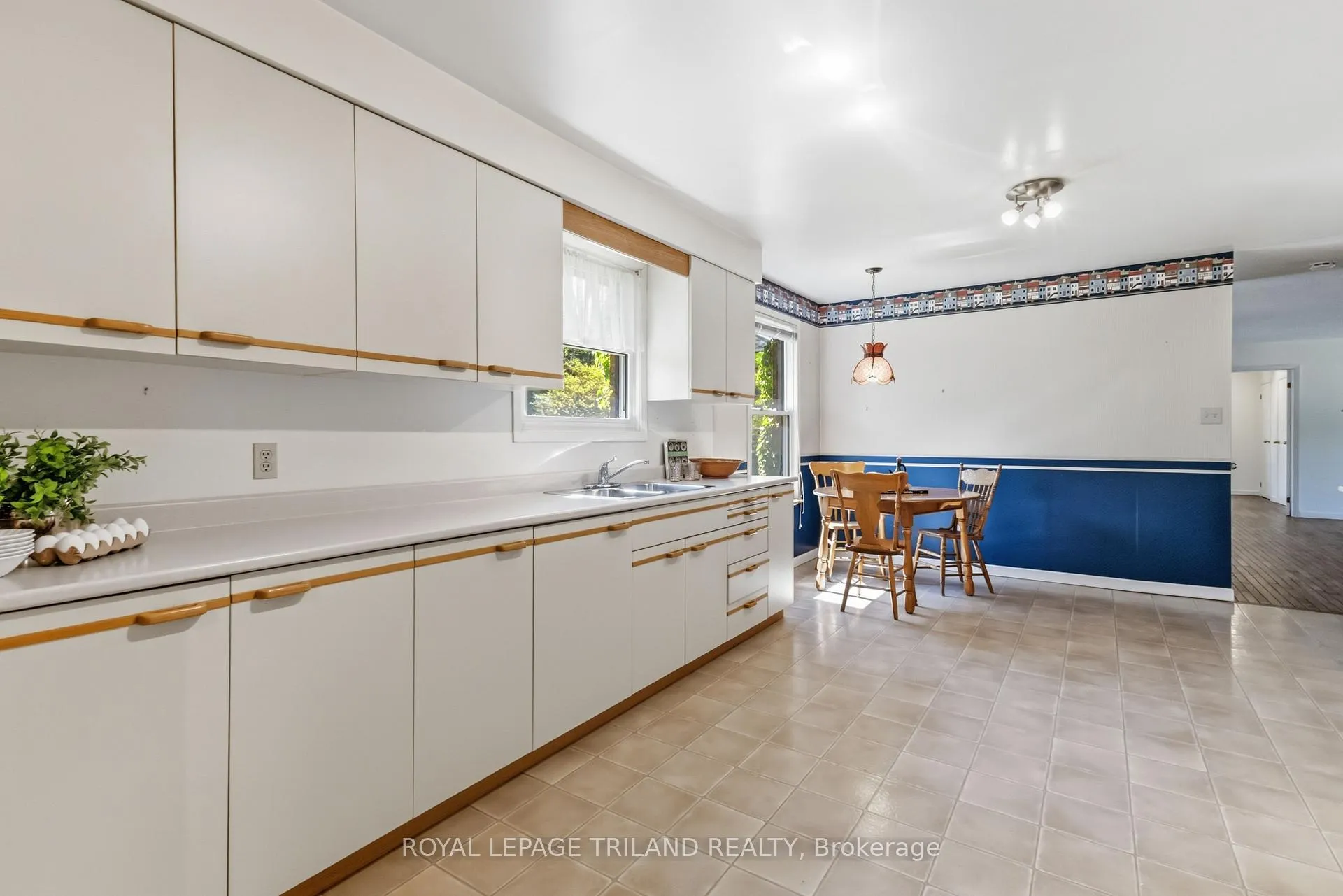 Photo 16 of 271 Anna Street, North Middlesex, Parkhill — HOMEH