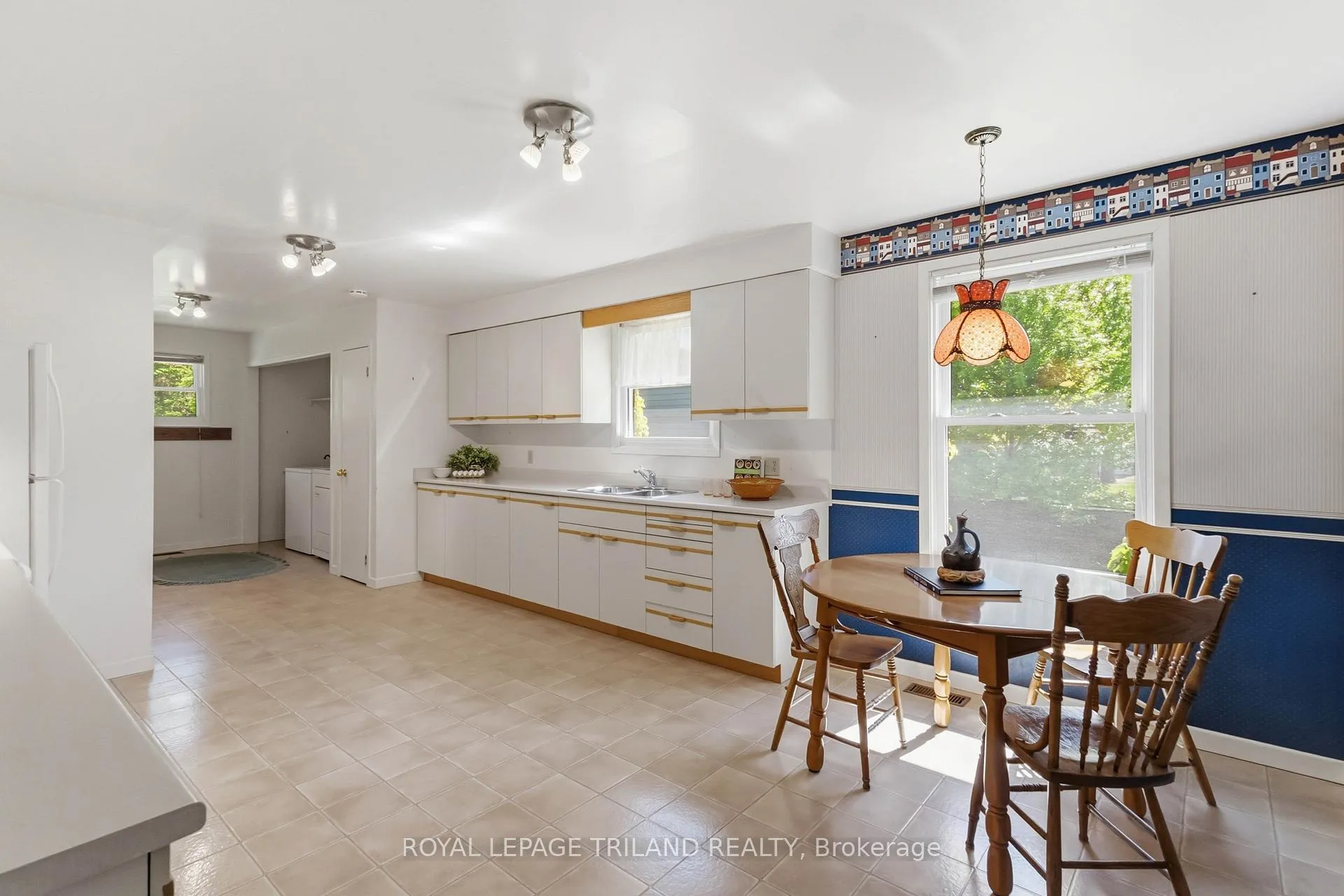 Photo 18 of 271 Anna Street, North Middlesex, Parkhill — HOMEH