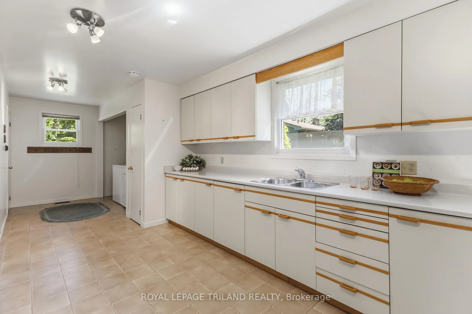 Photo 21 of 271 Anna Street, North Middlesex, Parkhill — HOMEH