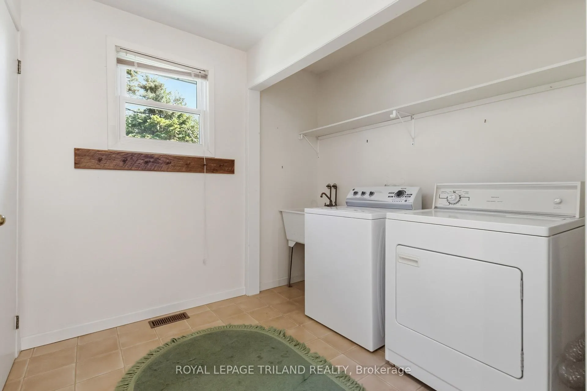 Photo 23 of 271 Anna Street, North Middlesex, Parkhill — HOMEH