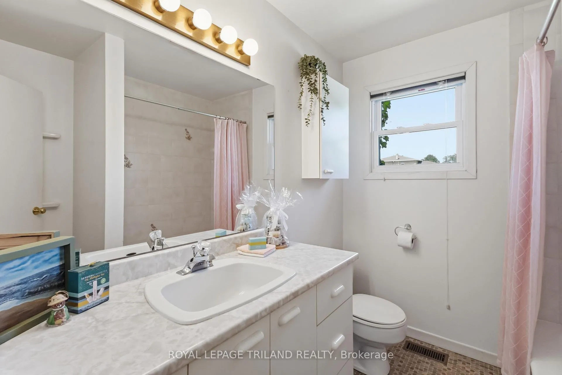 Photo 30 of 271 Anna Street, North Middlesex, Parkhill — HOMEH