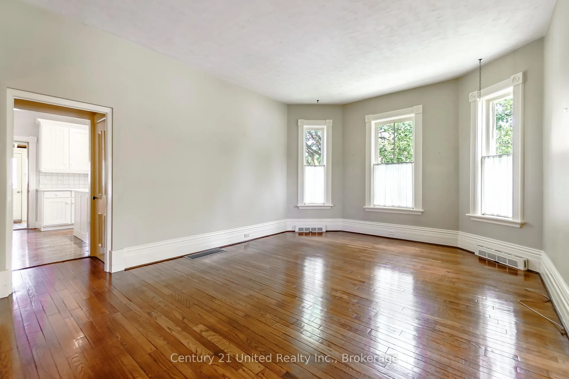 Photo 13 of 232 Bennet Street, Peterborough, Northcrest Ward 5 — HOMEH