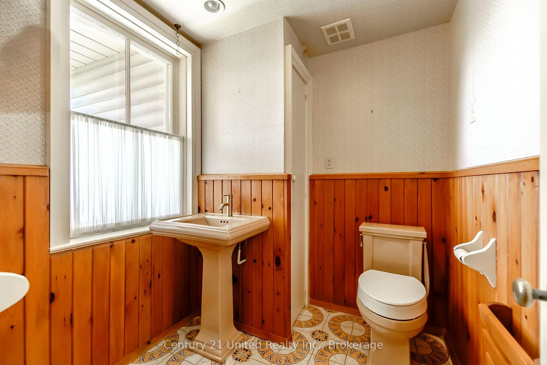 Photo 23 of 232 Bennet Street, Peterborough, Northcrest Ward 5 — HOMEH