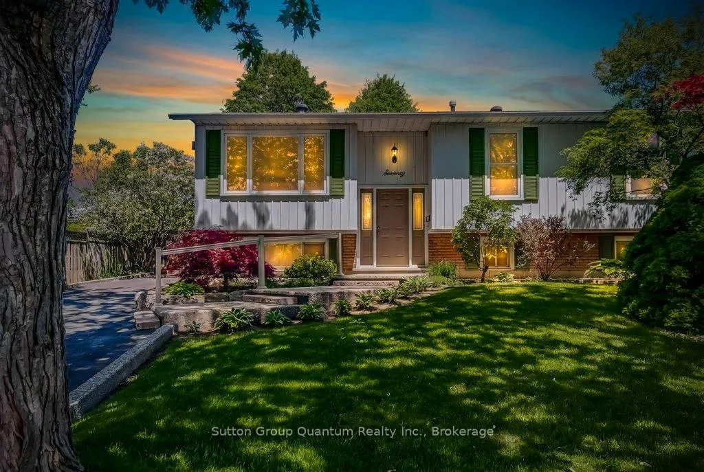 Photo 2 of 70 Graystone Drive, Hamilton, Gilkson — HOMEH
