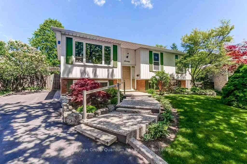 Photo 4 of 70 Graystone Drive, Hamilton, Gilkson — HOMEH