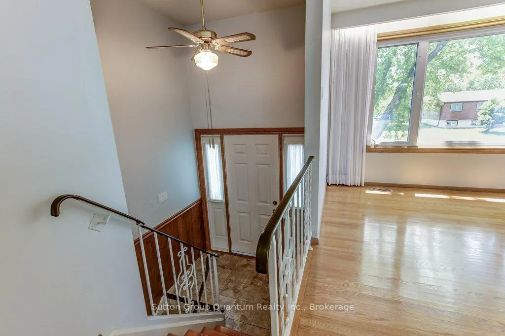 Photo 8 of 70 Graystone Drive, Hamilton, Gilkson — HOMEH