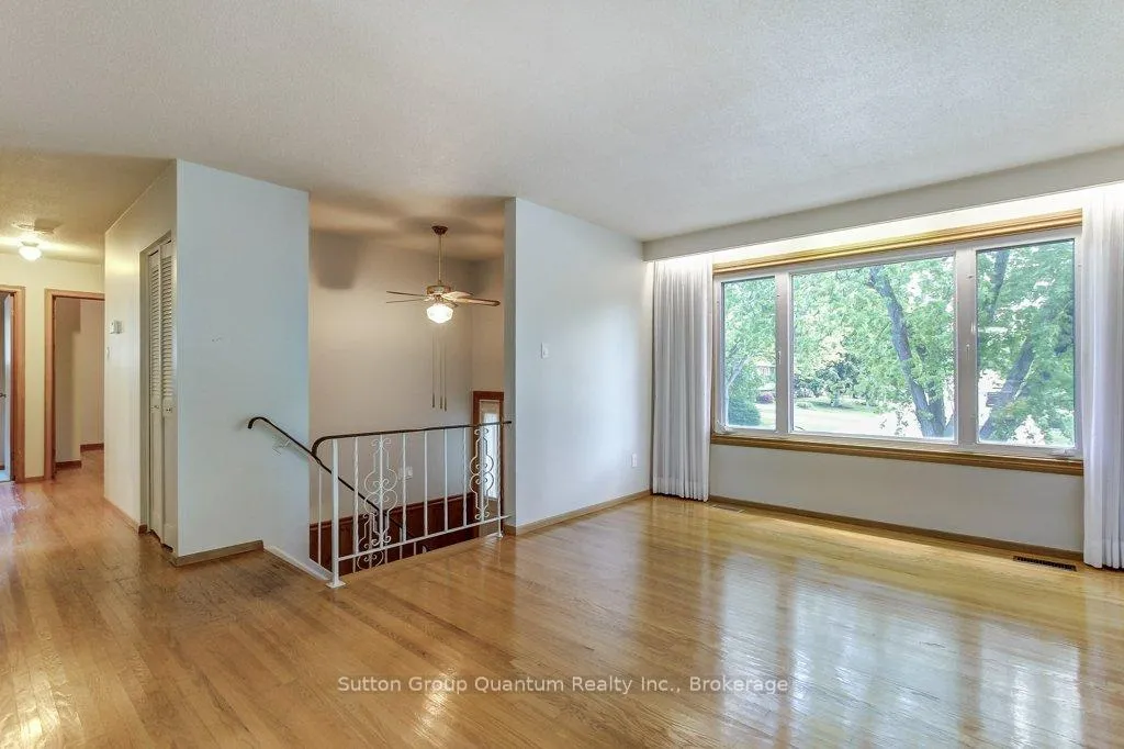 Photo 9 of 70 Graystone Drive, Hamilton, Gilkson — HOMEH