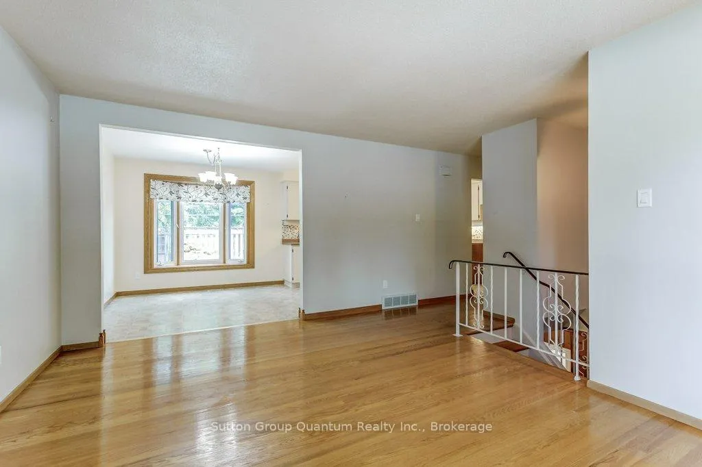Photo 10 of 70 Graystone Drive, Hamilton, Gilkson — HOMEH