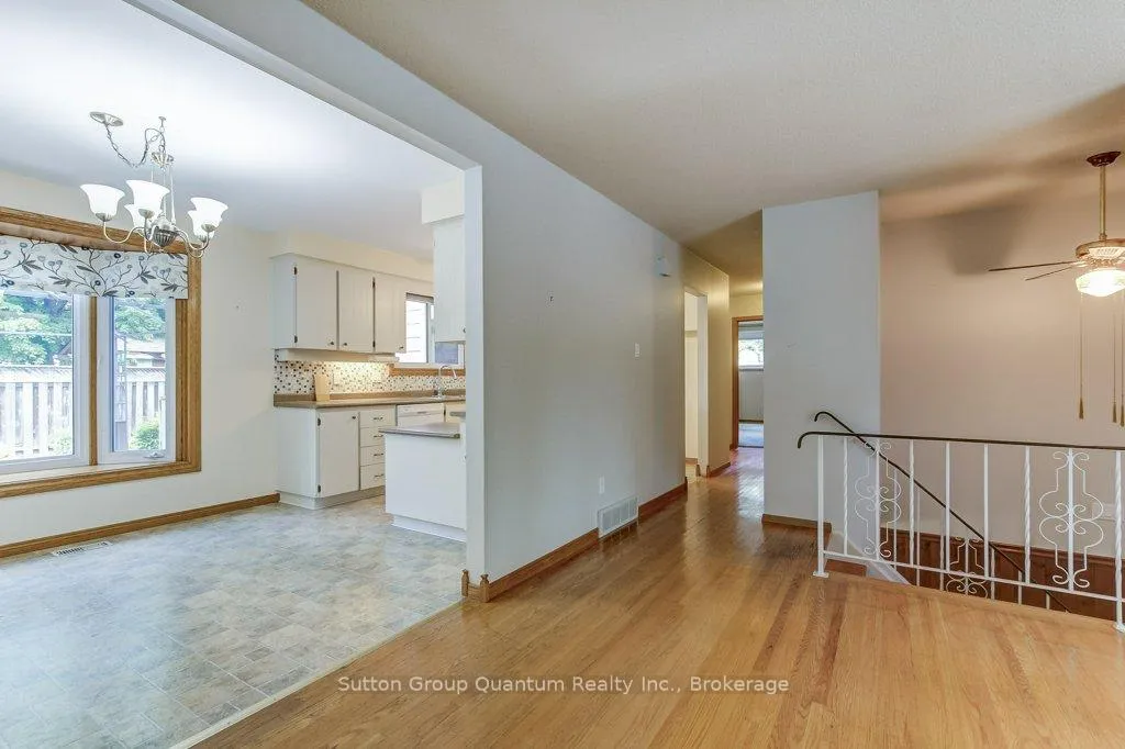 Photo 11 of 70 Graystone Drive, Hamilton, Gilkson — HOMEH