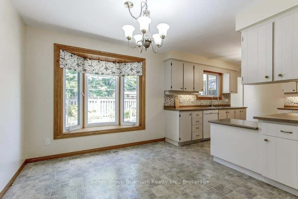 Photo 12 of 70 Graystone Drive, Hamilton, Gilkson — HOMEH