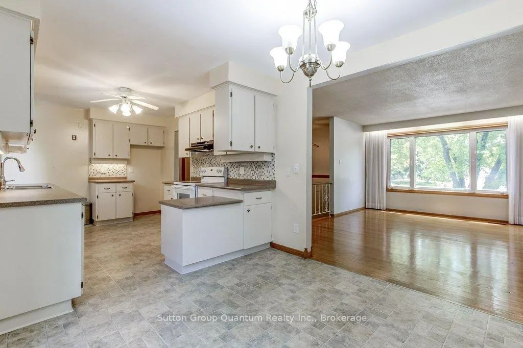 Photo 13 of 70 Graystone Drive, Hamilton, Gilkson — HOMEH