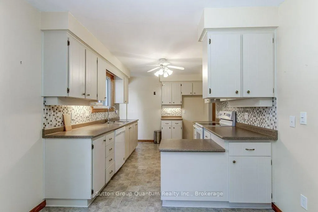 Photo 14 of 70 Graystone Drive, Hamilton, Gilkson — HOMEH