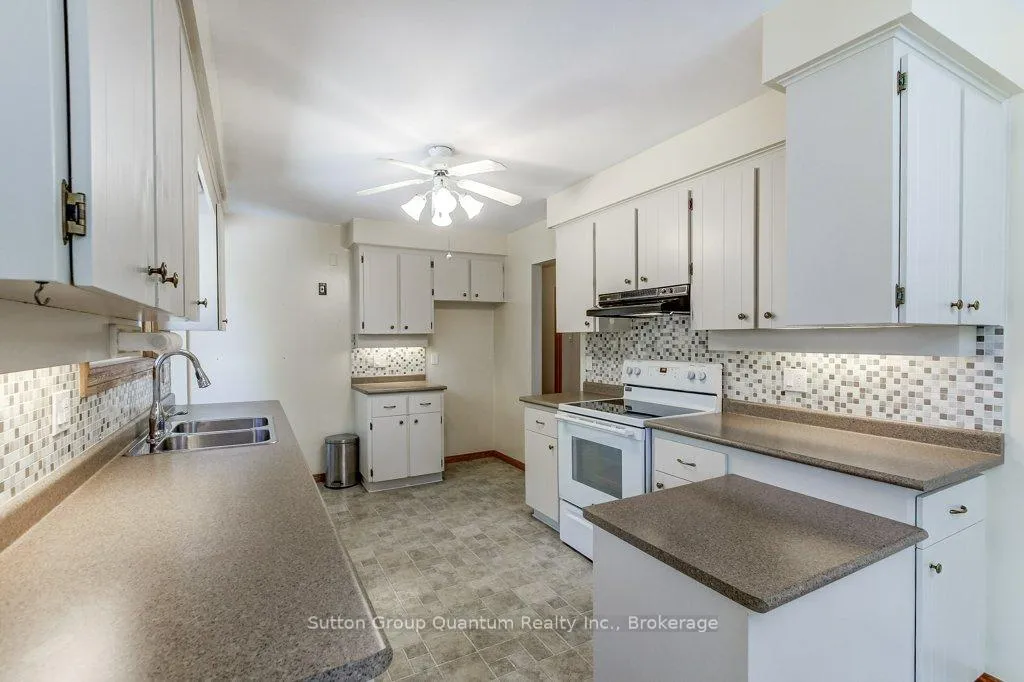 Photo 15 of 70 Graystone Drive, Hamilton, Gilkson — HOMEH
