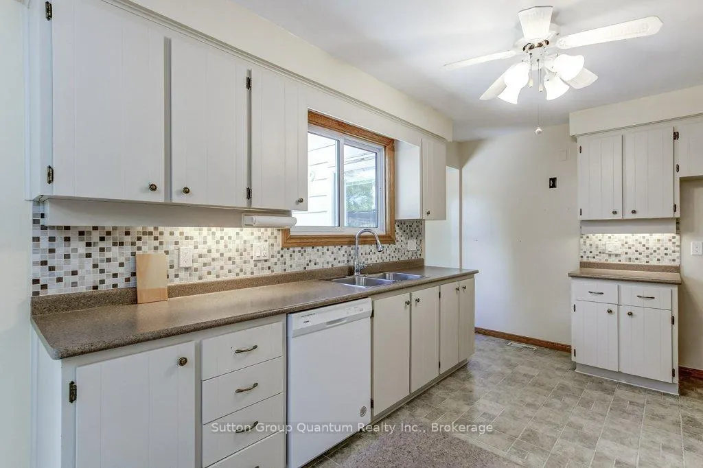Photo 16 of 70 Graystone Drive, Hamilton, Gilkson — HOMEH