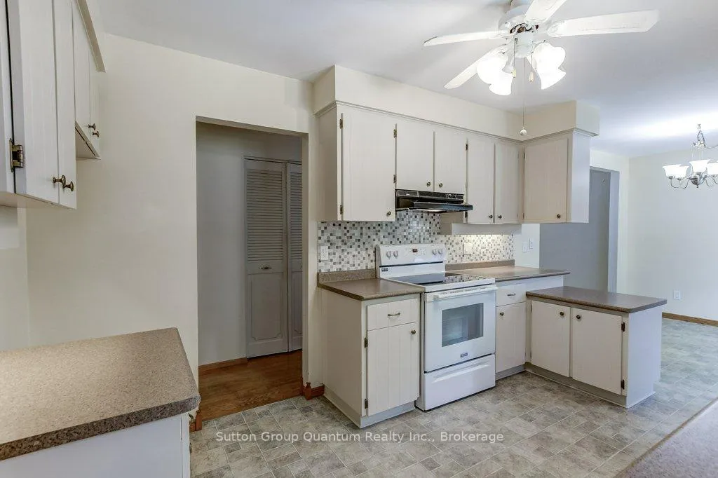 Photo 18 of 70 Graystone Drive, Hamilton, Gilkson — HOMEH