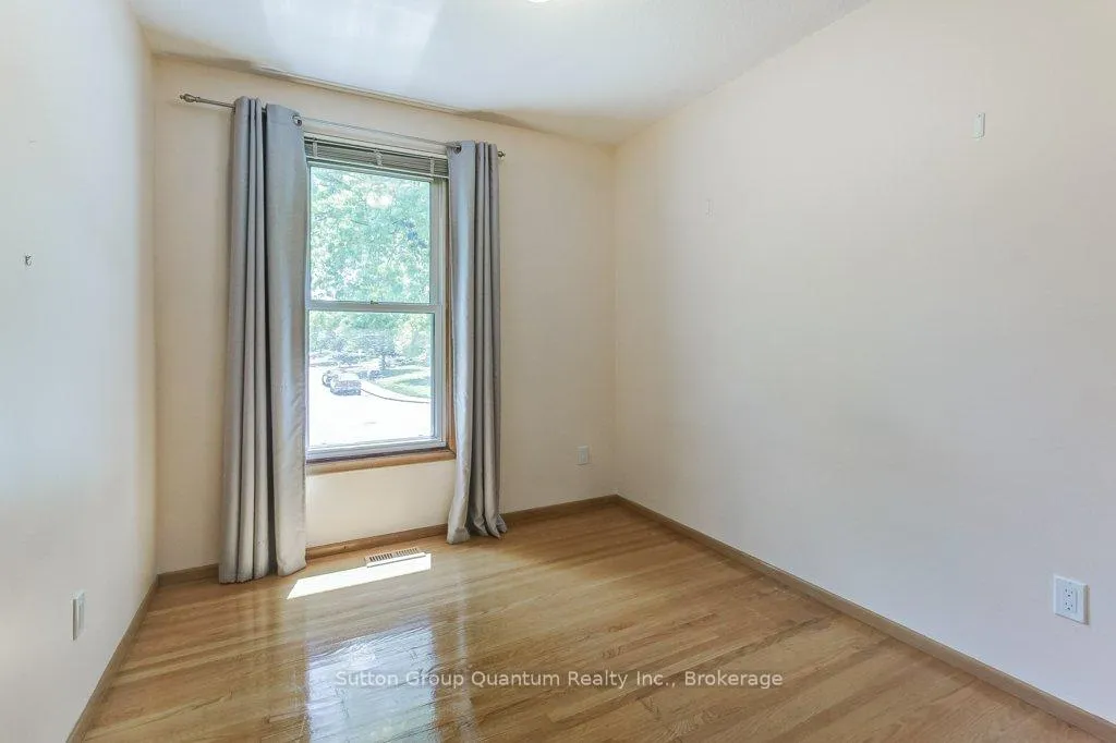 Photo 20 of 70 Graystone Drive, Hamilton, Gilkson — HOMEH