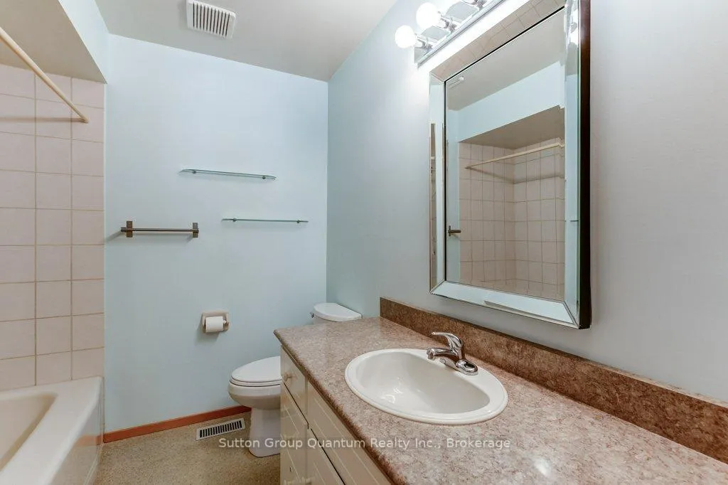 Photo 23 of 70 Graystone Drive, Hamilton, Gilkson — HOMEH